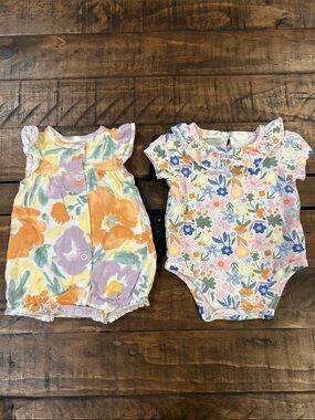 Set of 2: Newborn Floral Romper 🌸(Carter’s) & Onesie (First Impressions)